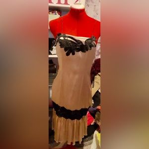 Bebe Ember Bust Fitted golden dress 👗